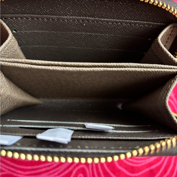 Gucci ๐ GG Card Holder Wallet In excellent condition. Reasonable Offer YES ๐๐ผ - Picture 5 of 6